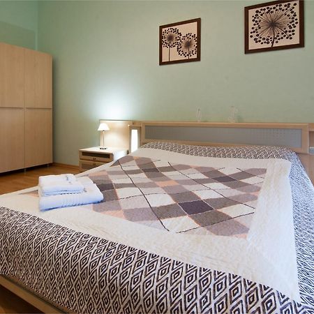 Home-Hotel Apartments-Mykhailivska Kiev Ngoại thất bức ảnh